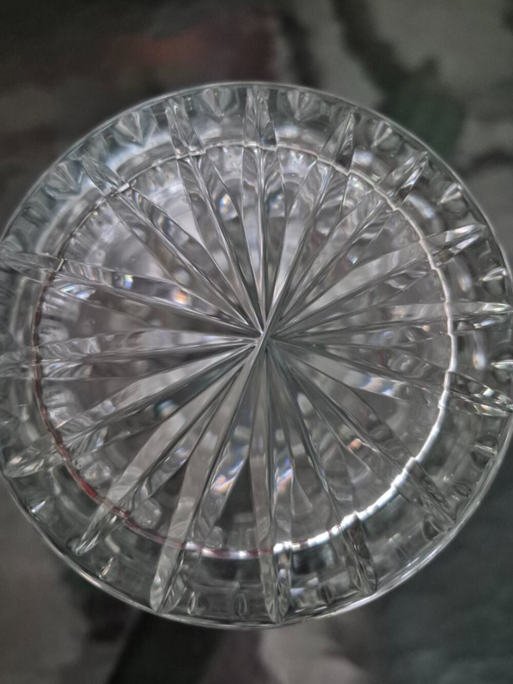 Exquisite Cut-Crystal Wine Decanter - Picture 7 of 7